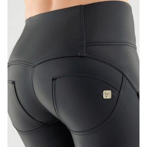 NWT button Freddy WR. UP butt lifting faux leather skinny jeans/pants Medium/6.